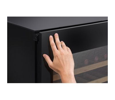 Встраиваемый винный шкаф CASO WineDeluxe E 18