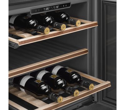 Холодильный шкаф для вина встраиваемый SMEG CVI329X3
