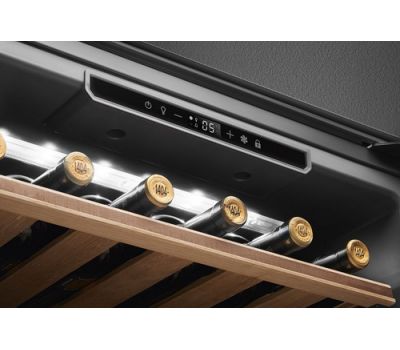 Холодильный шкаф для вина SMEG CVI121B3